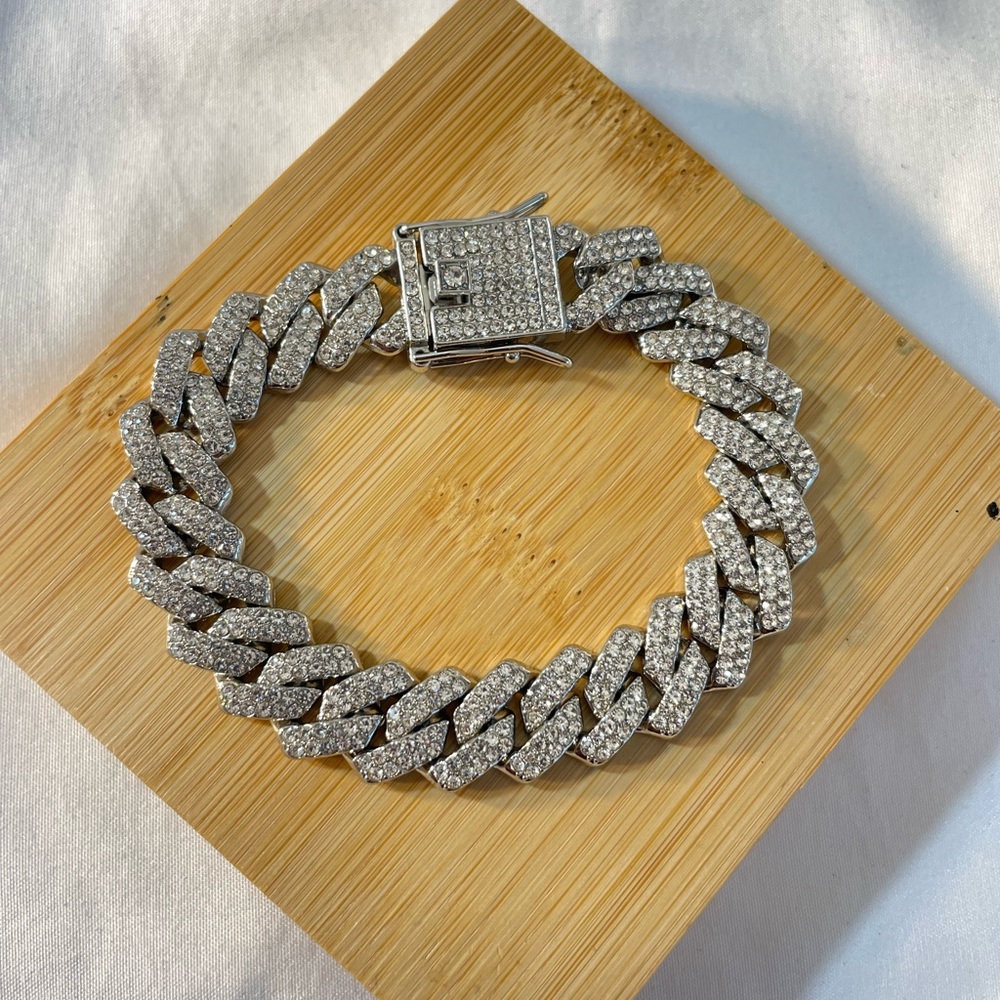 ANGIE STATEMENT BRACELET